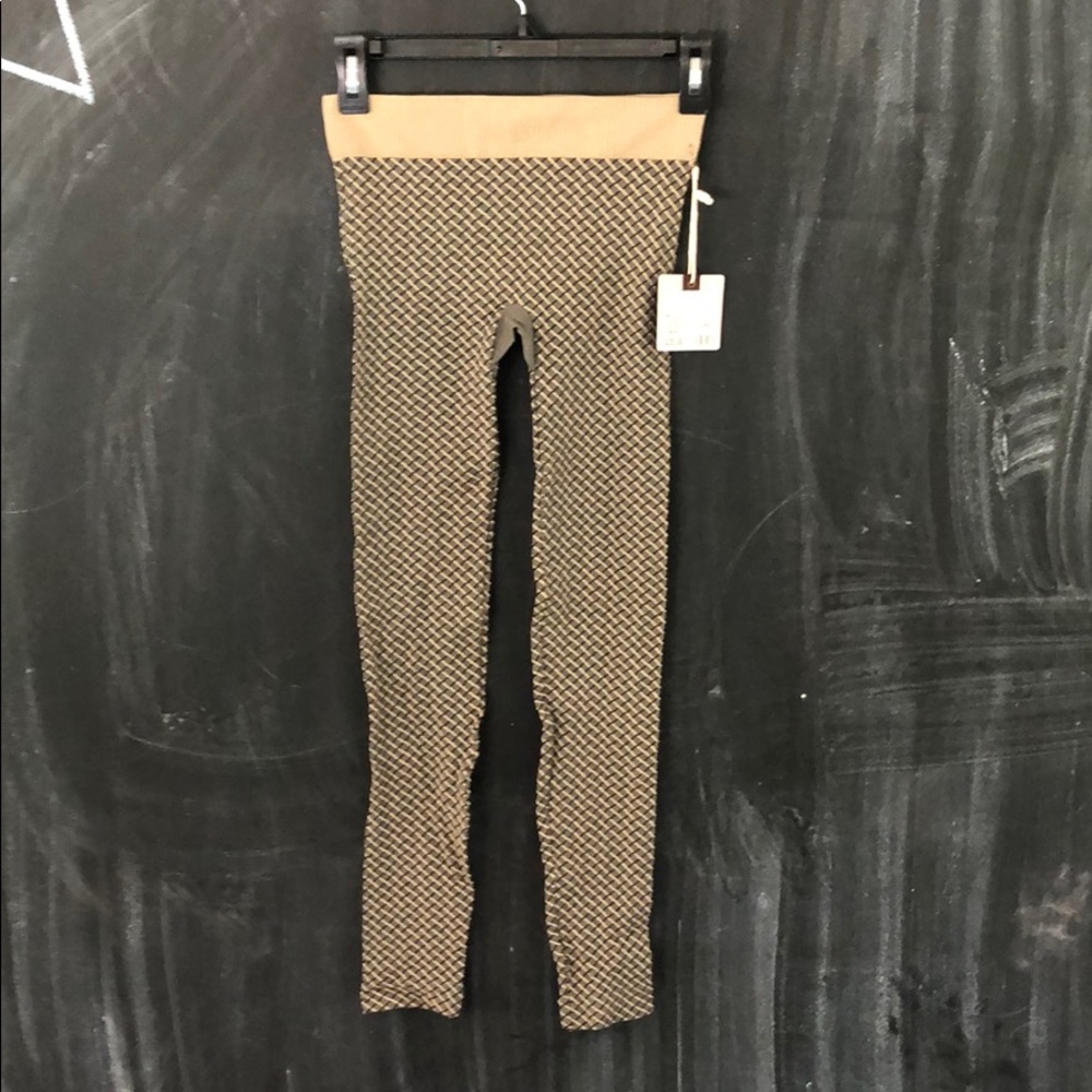 Nice leggings for work.